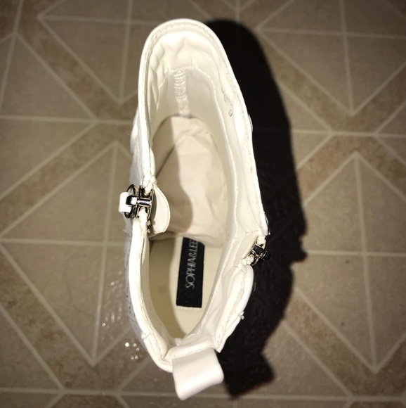 Boots - Picture 3 of 7